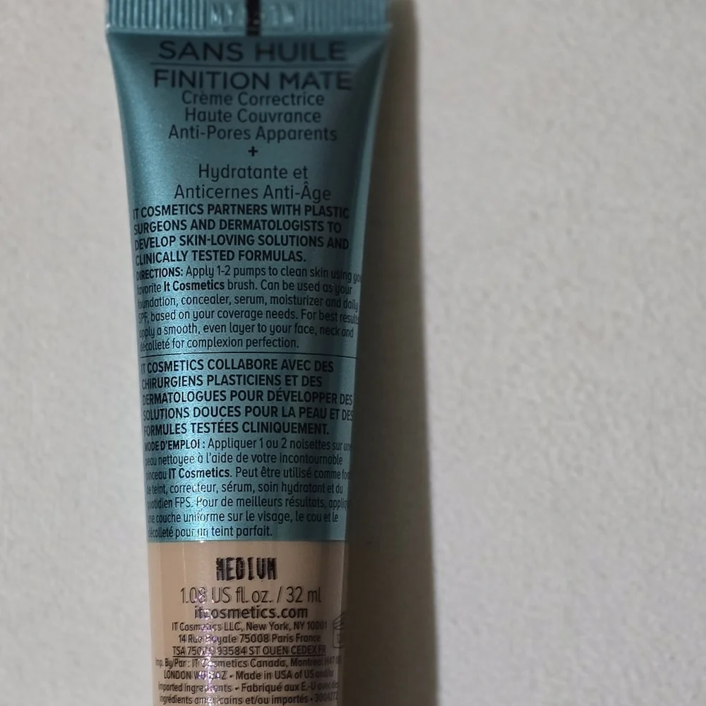 IT Cosmetics CC+ Oil-Free Matte Cream - Medium